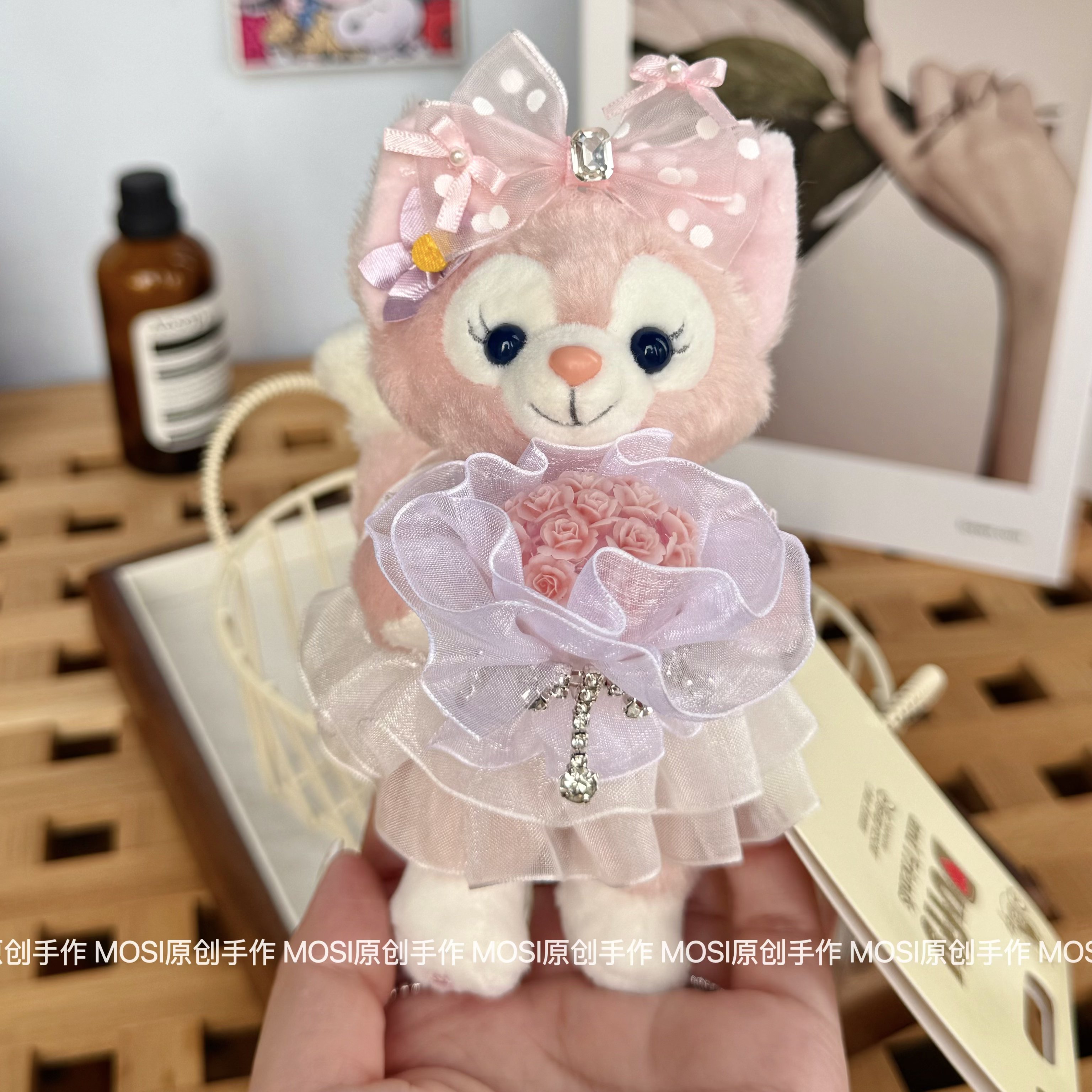 手捧花求婚玩偶贝尔包挂件