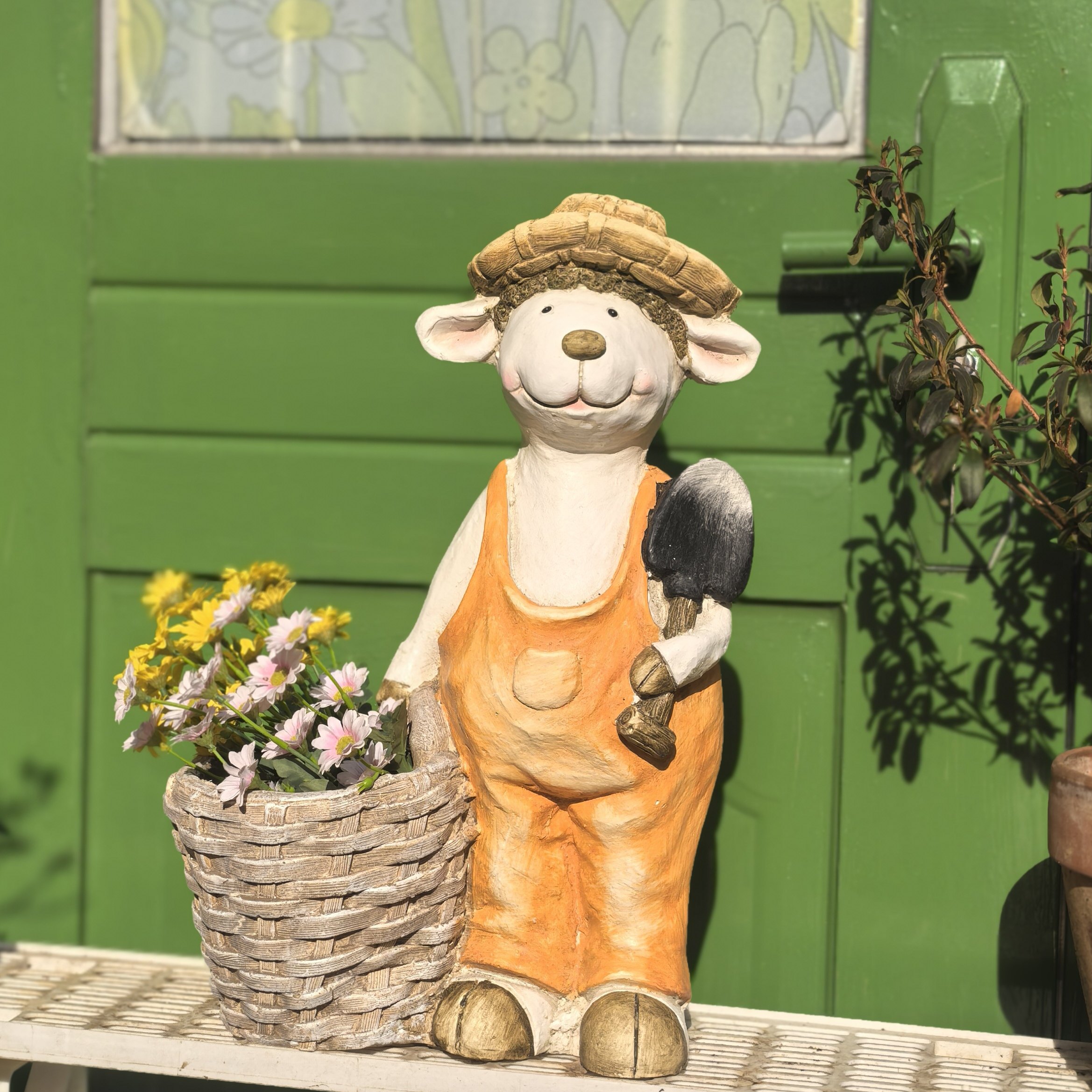 氧化镁卡通小羊拿铲花盆花园装饰庭院户外园艺摆件装饰品摆件,家居饰品,户外/庭院摆件,淘宝优惠券,粉丝福利购,淘宝优惠卷