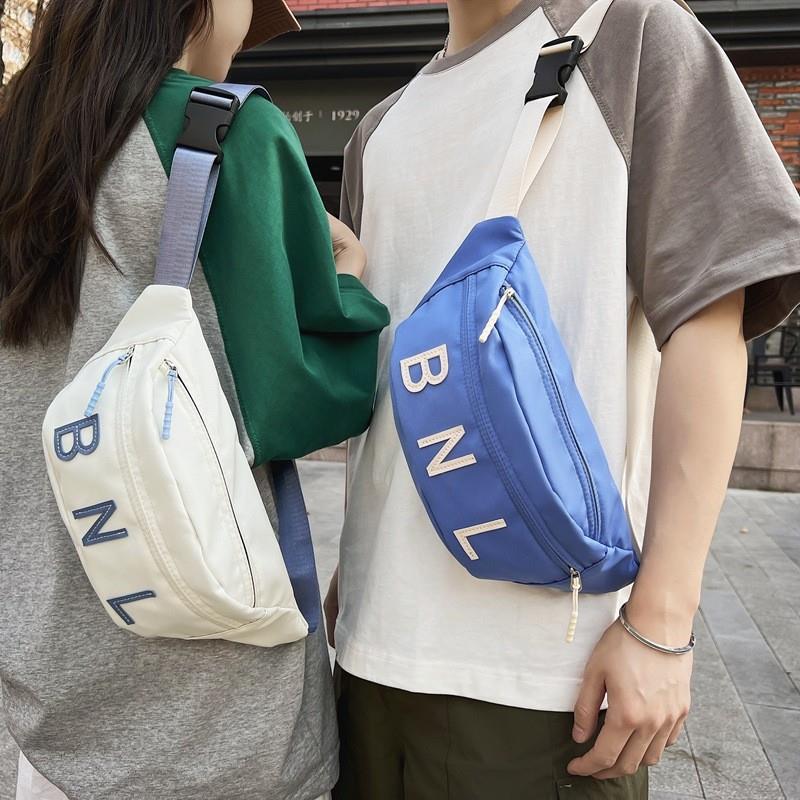 日系街头潮流胸包女2023新款字母休闲小挎包百搭运动单肩包跨境