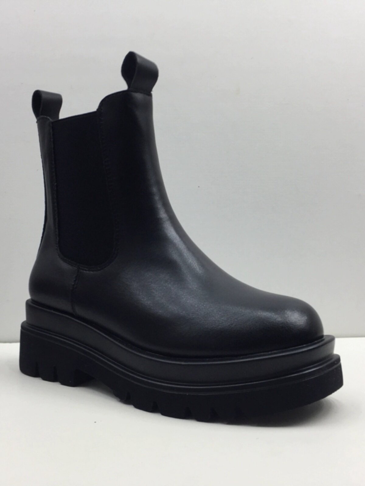 2024 겨울  가죽 굴뚝 부츠 여성 부츠 우아한 두꺼운 단독 캐주얼 브로큰 코드 처리 여성 짧은 부츠