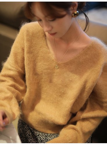秋冬女拉毛羊绒衫衫小众设计感慵懒风羊毛衫V领针织短款宽松毛衣