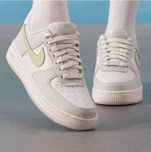 NIKE女AIRFORCE1'07休闲鞋