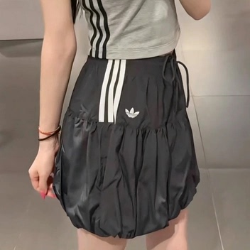 Adidas运动花苞短裙加内衬半身裙