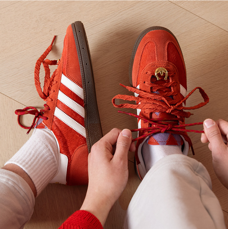 阿迪达斯三叶草新年红T头鞋2026春中性HANDBALL马年德训鞋 KJ6299,运动鞋new,板鞋,淘宝优惠券,粉丝福利购,淘宝优惠卷