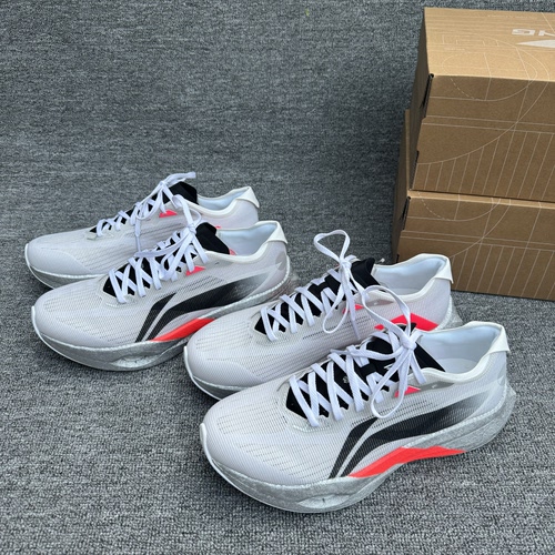 李宁追风pro碳板男子跑鞋