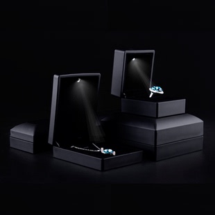 黑色新款LED带灯求婚戒指盒子创意吊坠盒项链饰品首饰手镯收纳盒
