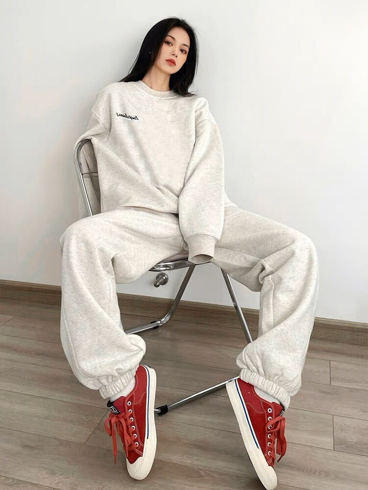 여성을위한 미국 특대 스포츠 정장 가을 겨울 회색 홍콩 스타일 느슨한 라운드 넥 스웨트 셔츠와 스웨트 팬츠 캐주얼 투피스 세트