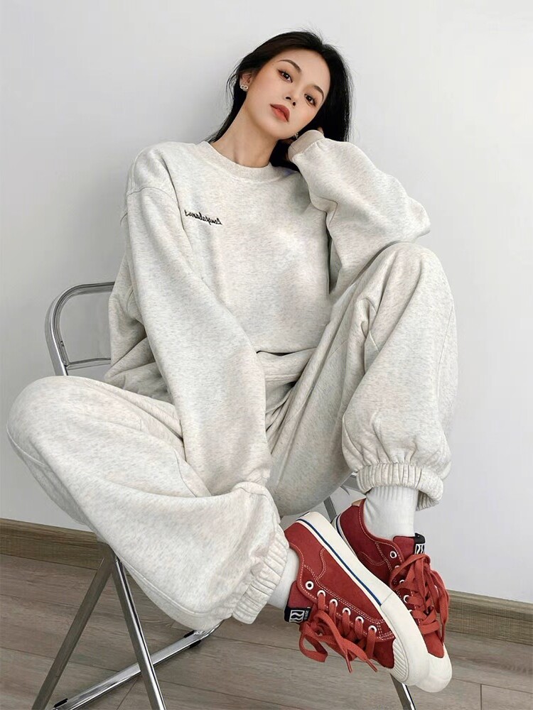 여성을위한 미국 특대 스포츠 정장 가을 겨울 회색 홍콩 스타일 느슨한 라운드 넥 스웨트 셔츠와 스웨트 팬츠 캐주얼 투피스 세트