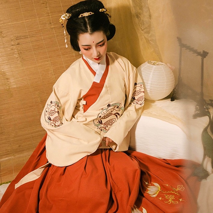 轻汉坊(鱼莲说)原创明制袄裙琵琶袖刺绣单层日常秋冬袄裙汉服