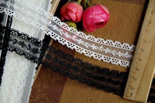 171D 客供 黑色 双边睫毛小花蕾丝花边 2.4公分宽 2元1米