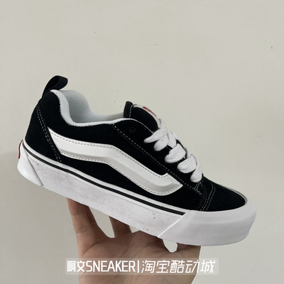 VANS黑白经典街头运动面包鞋