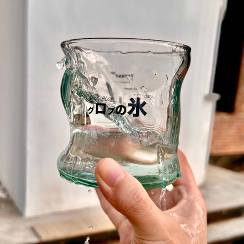 黄金大劈叉玻璃餐厅日式咖啡异形