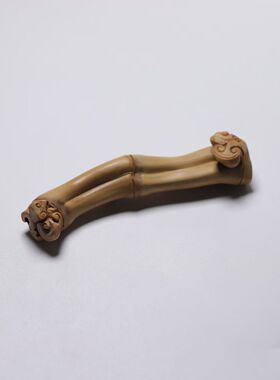 山宁竹舍 精工手作 一物一制 异形竹随形雕仙芝搁置笔架 把件