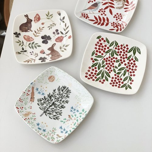 外贸原单日单釉上彩陶瓷方盘日式可爱浆果家用碟子