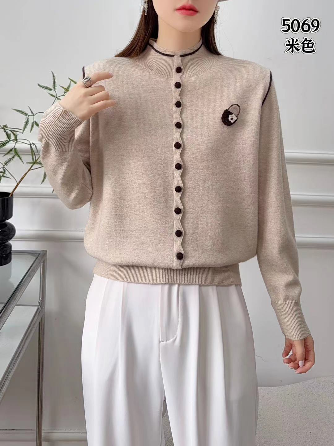 包包2025冬季新款时尚套头宽松高级感洋气针织撞色拼接单排扣上衣