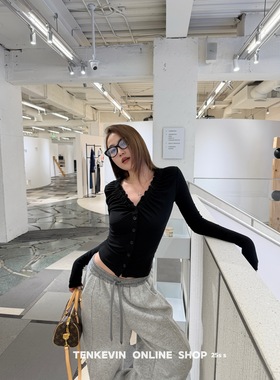 十一石 新晋内搭王！褶皱v领长袖打底衫女修身显瘦短款套头上衣II