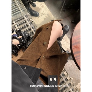 十一石 摩登冬日复古百搭灯芯绒A字半身裙女宽松显瘦包臀中长裙