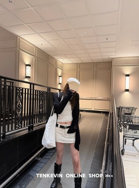 十一石 比例先锋设计感A字低腰包臀裙裤女小个子修身显瘦直筒短裤
