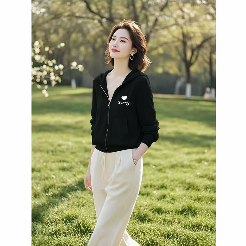 2025秋冬小众连帽女士大码卫衣加绒洋气休闲宽松显瘦女装短款外套