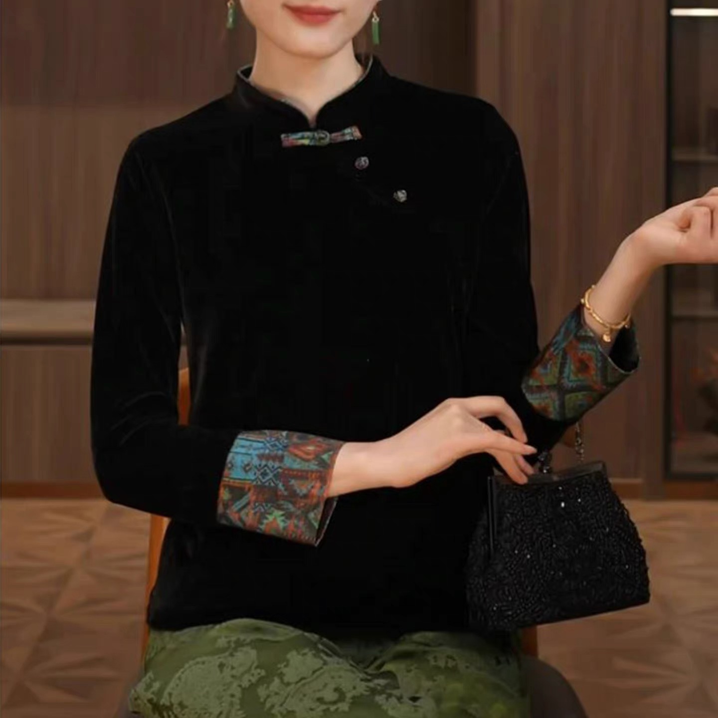 新中式国风丝绒盘扣上衣女2025春秋复古重工刺绣妈妈百搭坎肩马甲