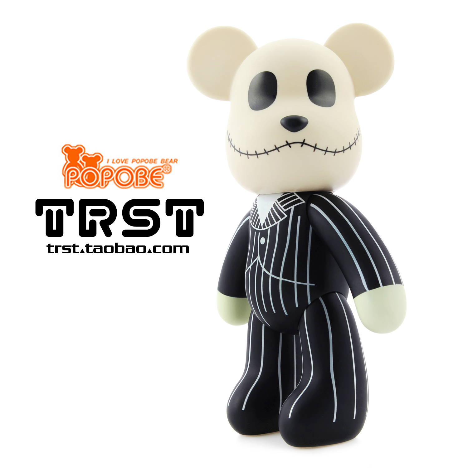 好莱坞第一部模型动画电影《怪诞城之夜》,故事讲述的是一个叫万圣镇的地方,各种鬼怪绑架了圣诞老人的奇幻故事.以故事中拥有诗人般忧郁浪漫情怀的主人公骷髅人,南瓜王子&amp;mdash;杰克为创作原型,诡异的笑容配上一身神秘华丽的黑色西装.荒诞不经,古怪风趣尽显黑色幽默。