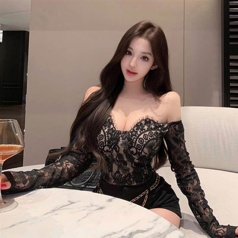 御姐风睫毛蕾丝一字肩长袖T恤小心机性感露锁骨显瘦上衣带胸垫