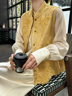 2026早春新品真丝织金如意提花重工钉珠刺绣马甲