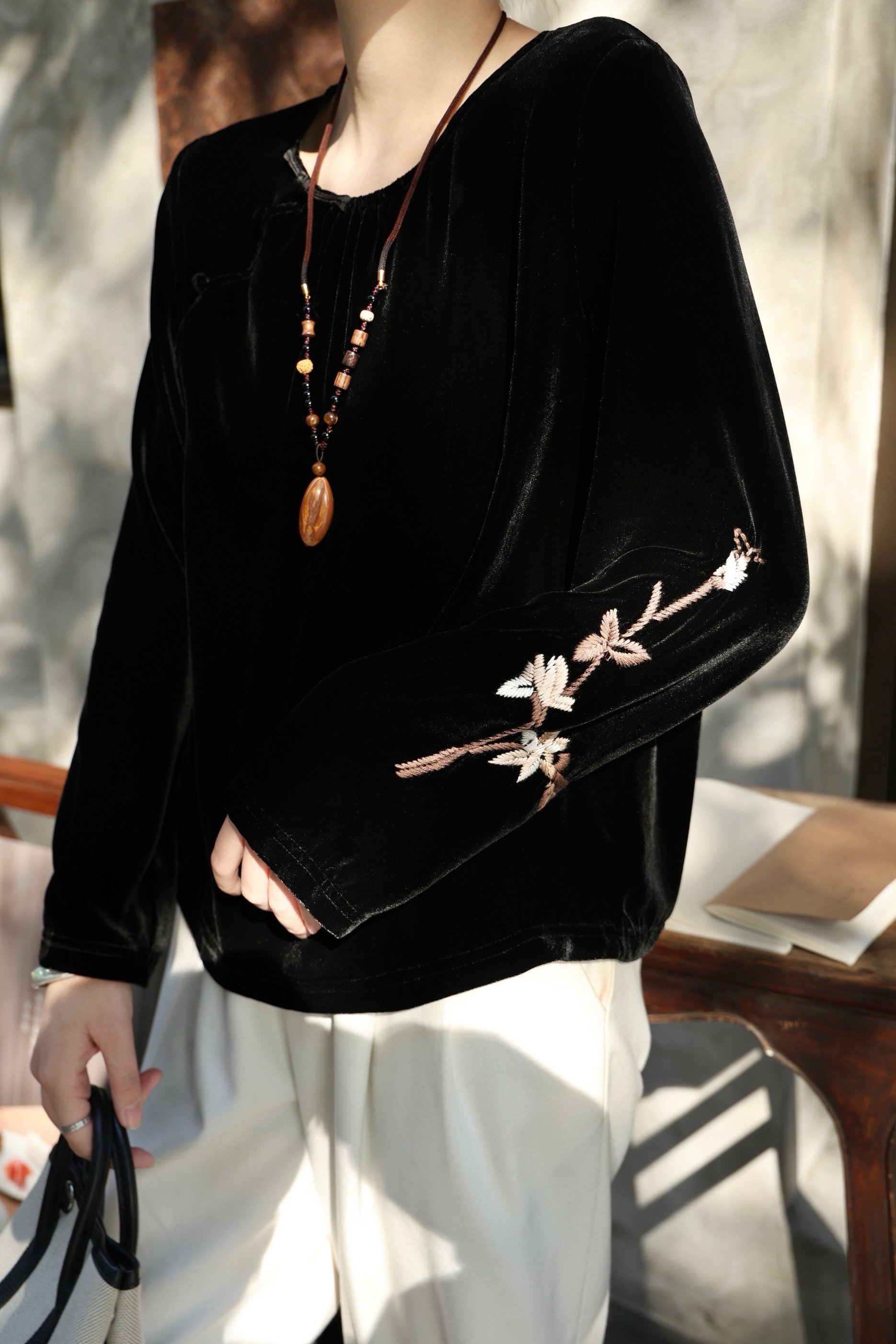 新中式复古绣花圆领真丝丝绒上衣新中式国风刺绣真丝丝绒上衣小衫