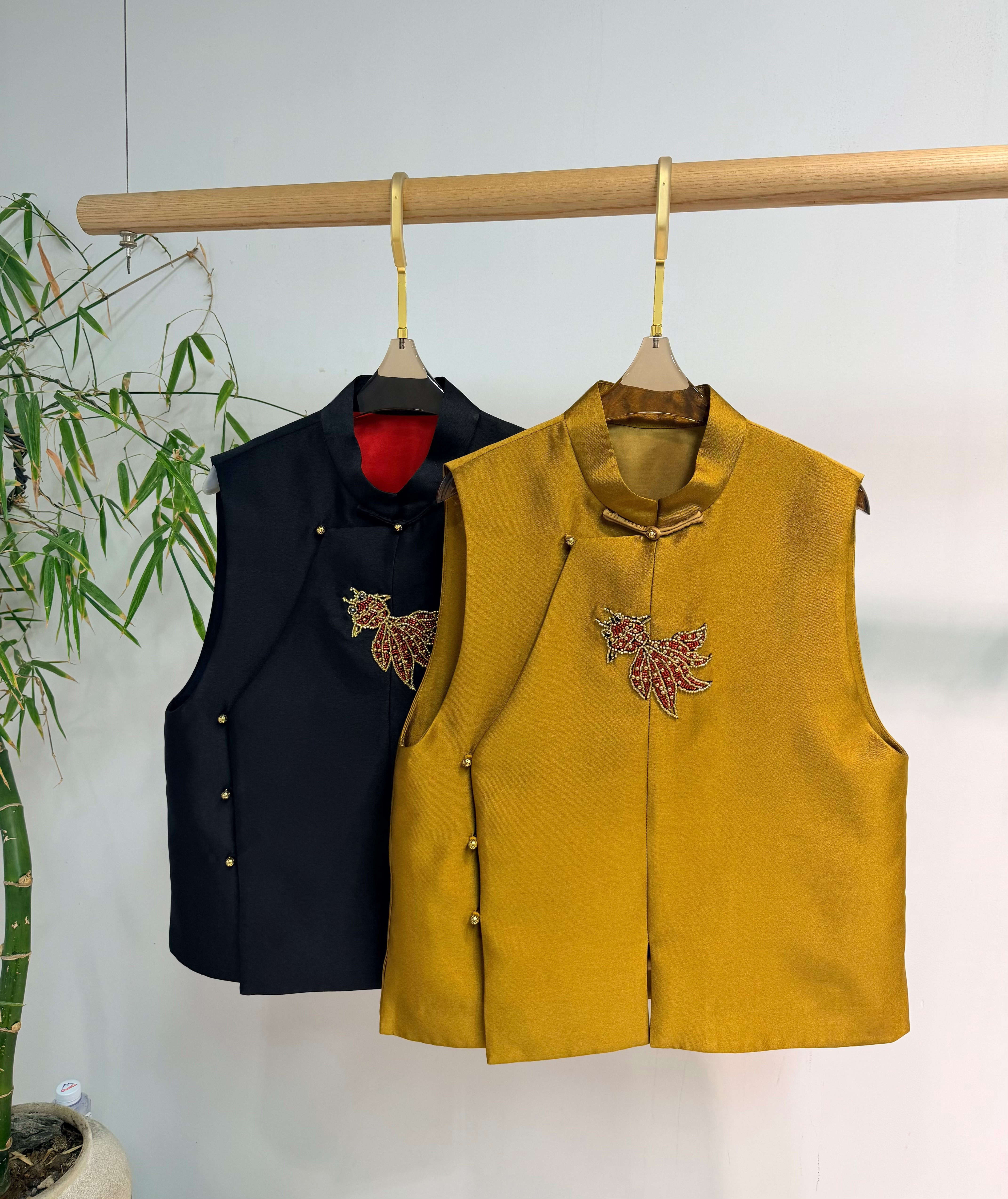 重工刺绣手工钉珠马甲坎肩女新款外穿背心上衣中式真丝马夹外套,女装/女士精品,上衣,淘宝优惠券,粉丝福利购,淘宝优惠卷