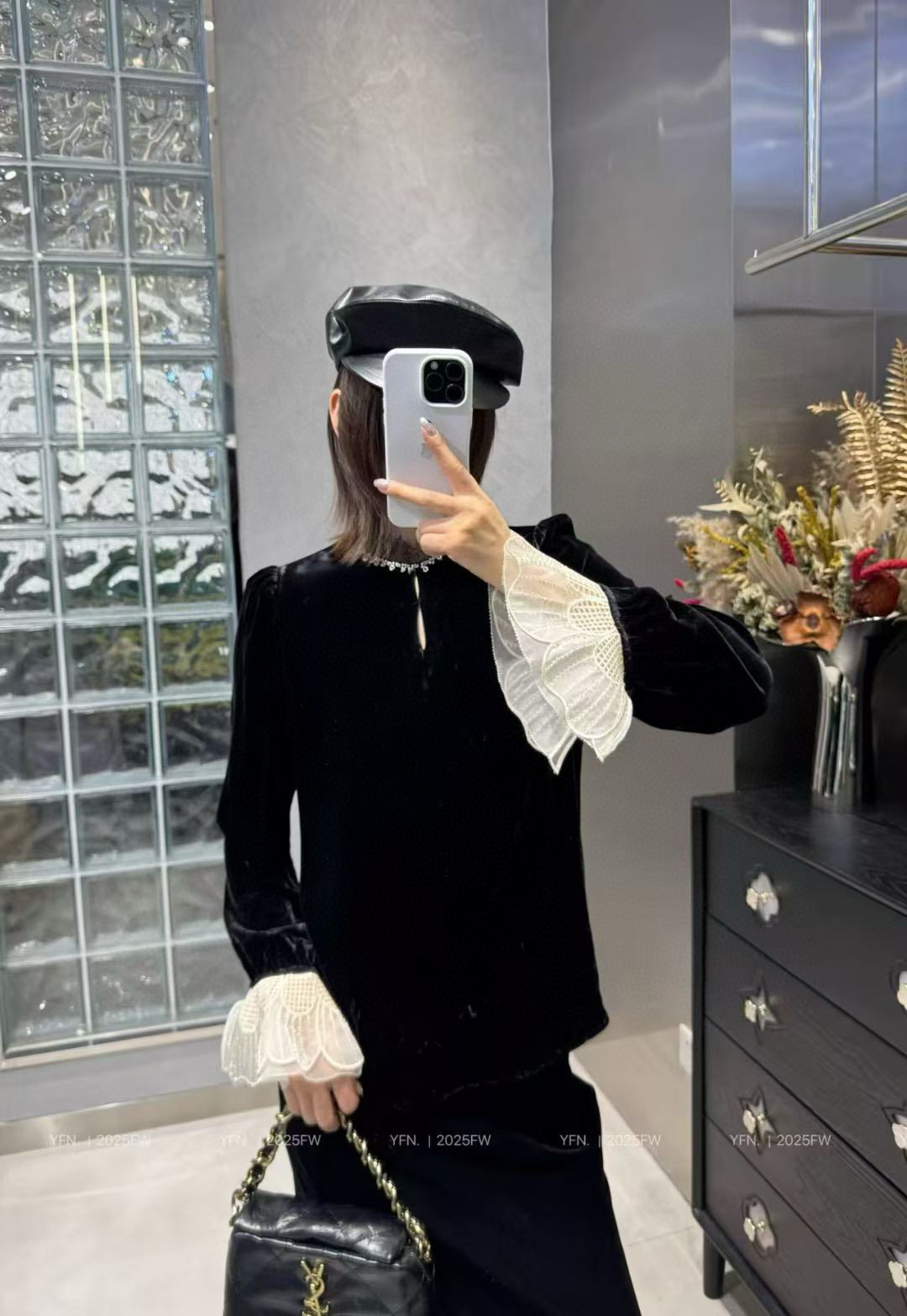 真丝丝绒手工订珠上衣喇叭袖女春季欧货真丝小黑裙法式小香风上衣