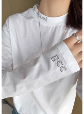 福利！人手BI入 百搭吸睛领口字母刺绣白色长袖T恤圆领休闲上衣女