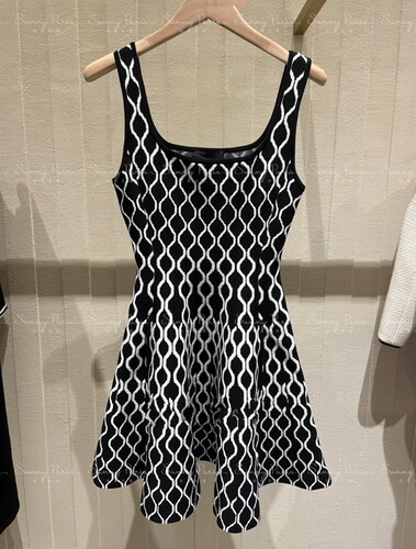 24春夏mj*法式甜美波浪花纹优雅修身针织吊带连衣裙