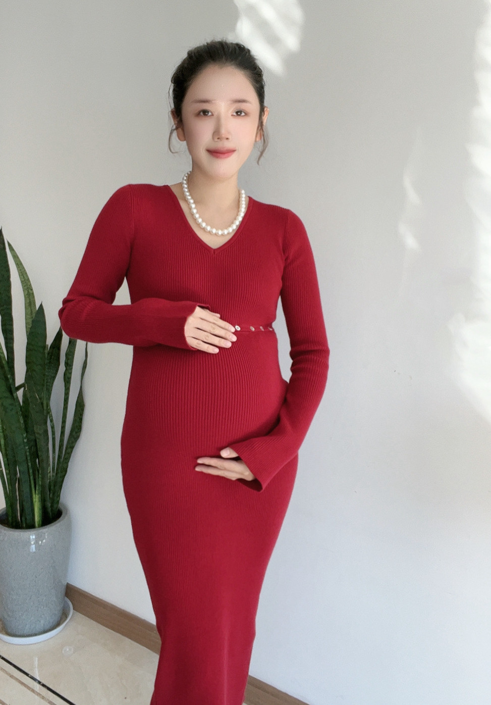 孕妇春秋打底裙法式v领纽扣可哺乳针织裙心机露腰修身显瘦连衣裙