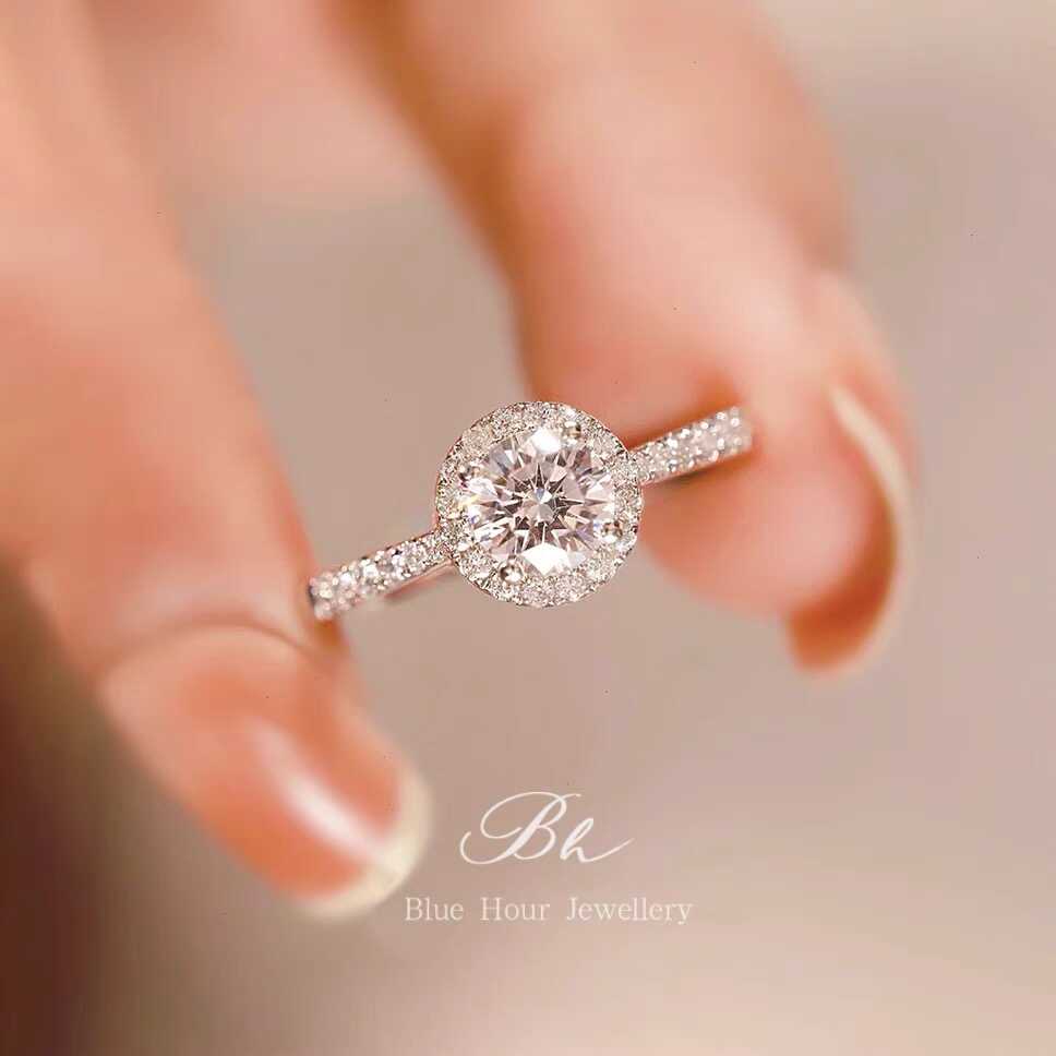 纯银莫桑石璀璨钻戒女士镶钻仿真钻戒求婚结婚道具高级感活口戒指