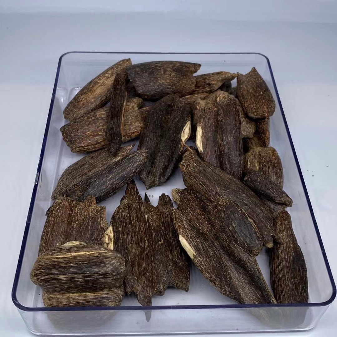 海南树心虫眼 上炉香味特别好 部分可做吊坠 老树结香虫眼沉香