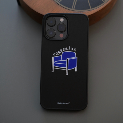 BlueHour原创蓝色沙发 黑边全包肤感贴片创意简约手机壳 适用于iPhone16ProMax