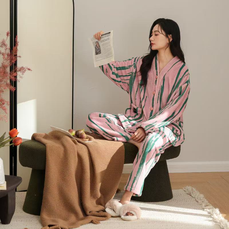 睡衣女秋冬季加厚套装家居服保暖长袖春秋新款珊瑚绒法兰绒可外穿