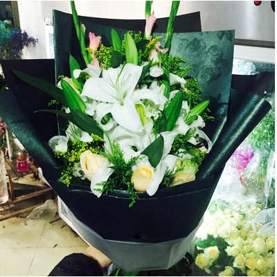 南阳宛城区高庙乡新店乡卧龙区七一街鲜花店母亲节配送玫瑰花束