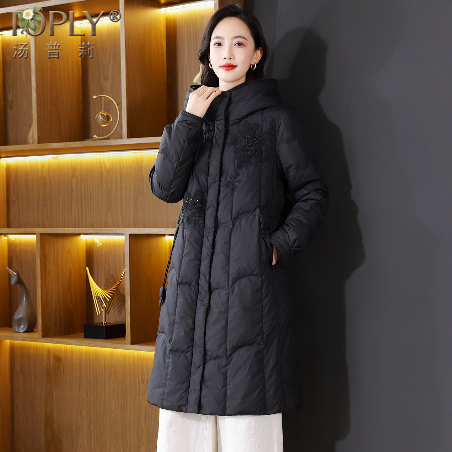 2025冬新款90白鹅绒羽绒服女高端洋气复古刺绣大码显瘦中长款外套