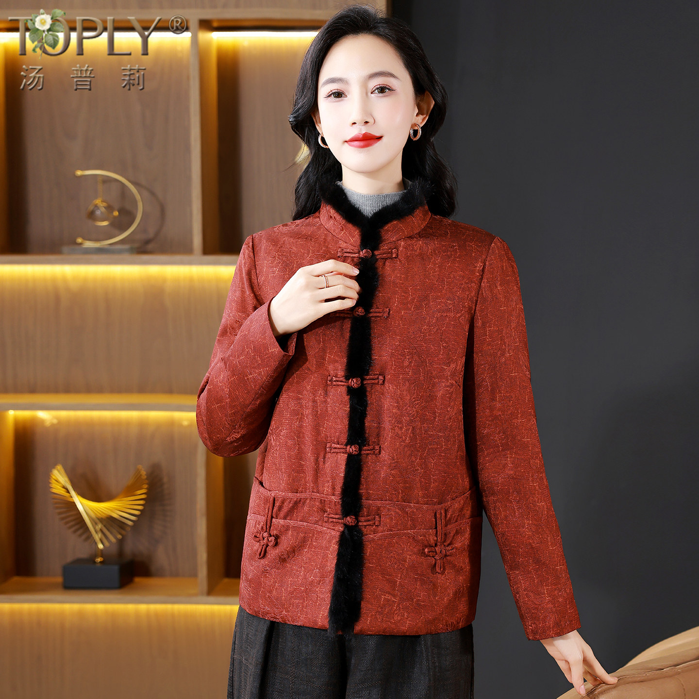 2025新款羽绒服女高端品牌妈妈短款鹅绒服复古大码显瘦小个子外套