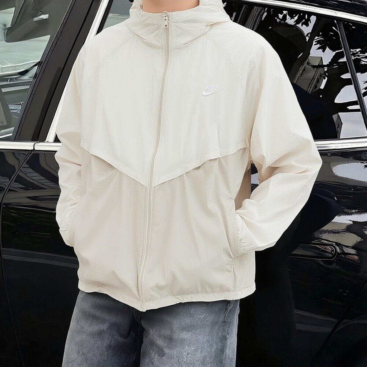 Nike耐克潮流浅色防晒服男子薄款皮肤衣跑步透气运动夹克新款外套