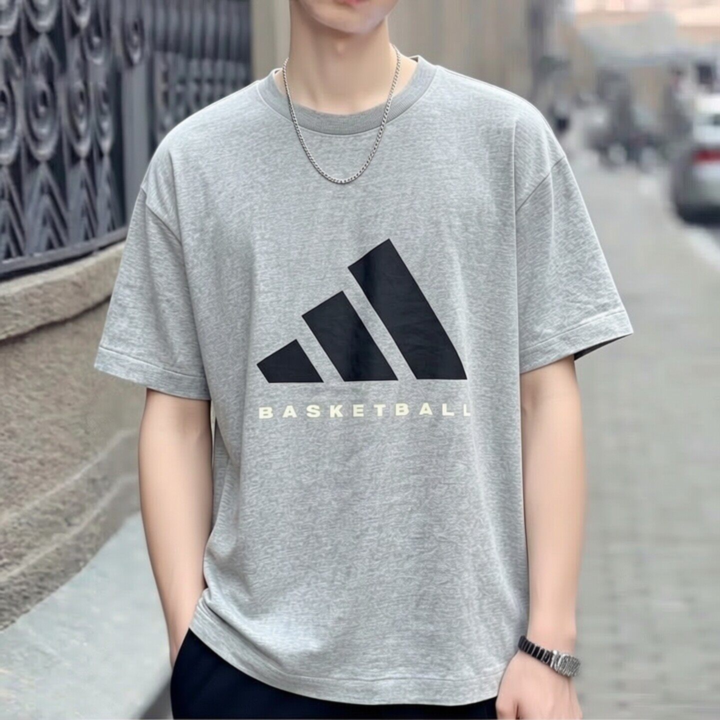 阿迪达斯灰色T恤男夏季新