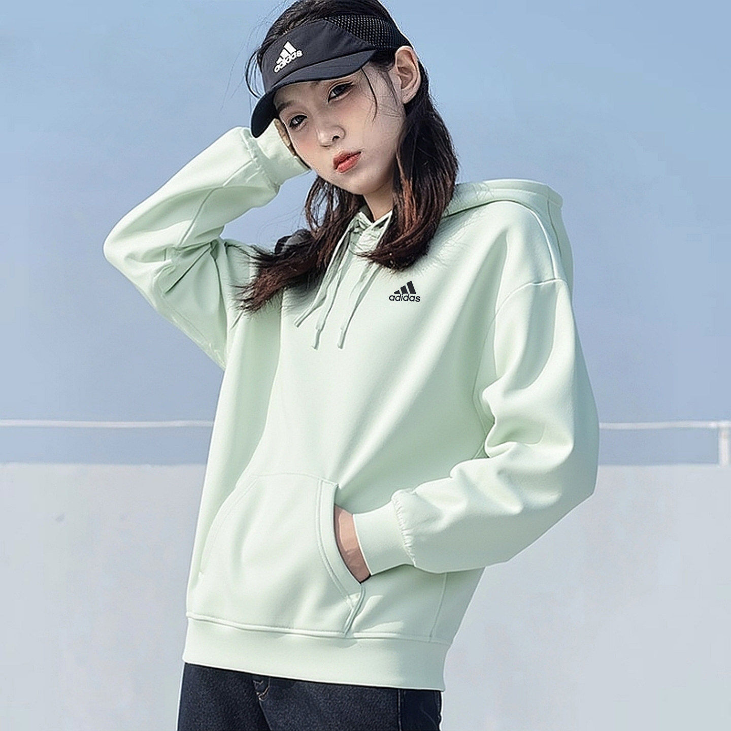 阿迪达斯连帽卫衣女秋季新款浅绿色运动服宽松针织上衣纯色套头衫