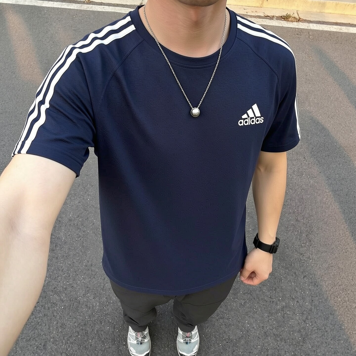 阿迪达斯短袖t恤男士夏季运动圆领衫三条纹蓝色透气半袖休闲上衣