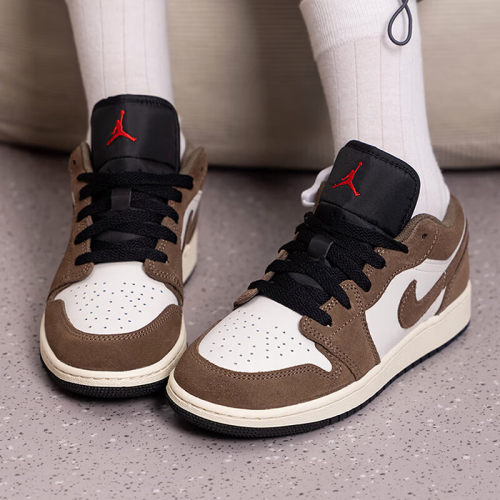 Nike耐克新款AJ1乔丹低帮运动鞋男女情侣休闲鞋系带板鞋潮流时尚