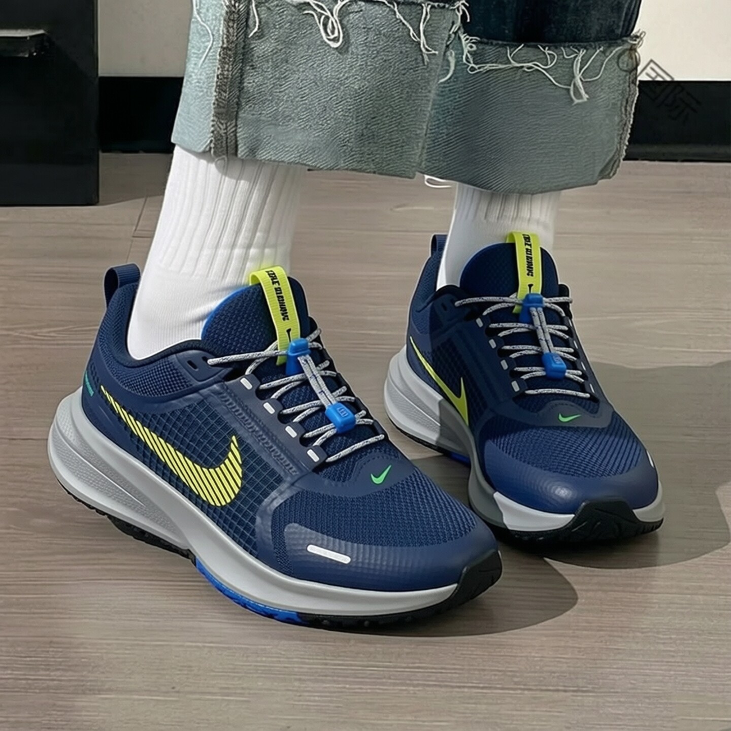 Nike耐克鞋子潮流蓝色大童鞋新款网面跑步鞋女子防水运动鞋休闲鞋