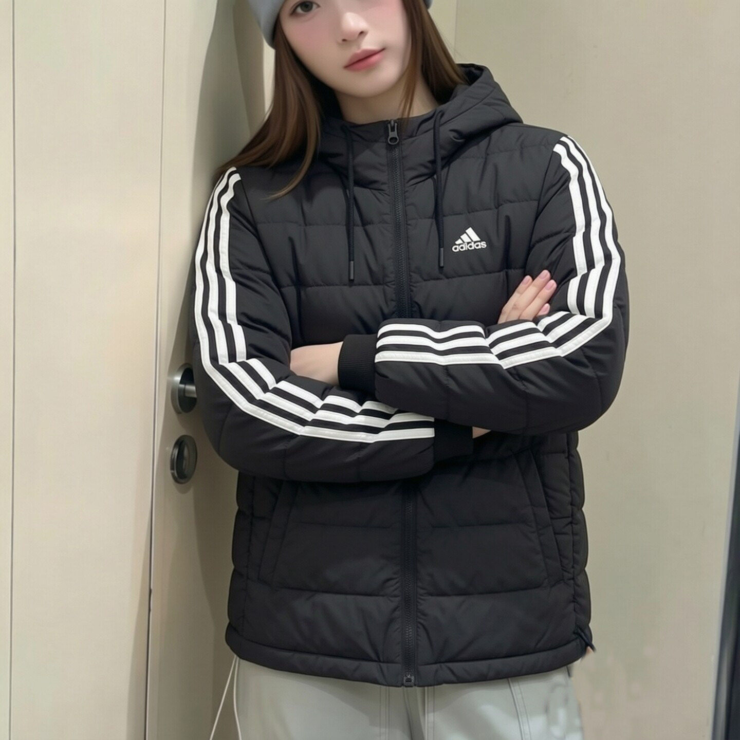 阿迪达斯排骨羽绒服女轻薄鸭绒衣新款户外连帽防风复古韩版外套女