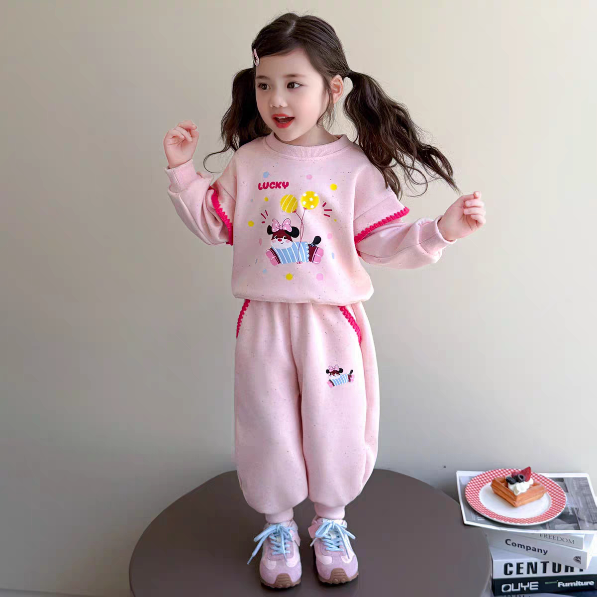 女童套装2026春秋款儿童洋气时髦卡通卫衣休闲两件套女宝宝春装潮