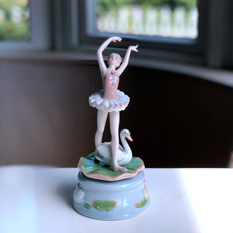 COSMOS瓷器芭蕾舞女孩音乐盒旋转发条式八音盒生日礼物送闺蜜装饰