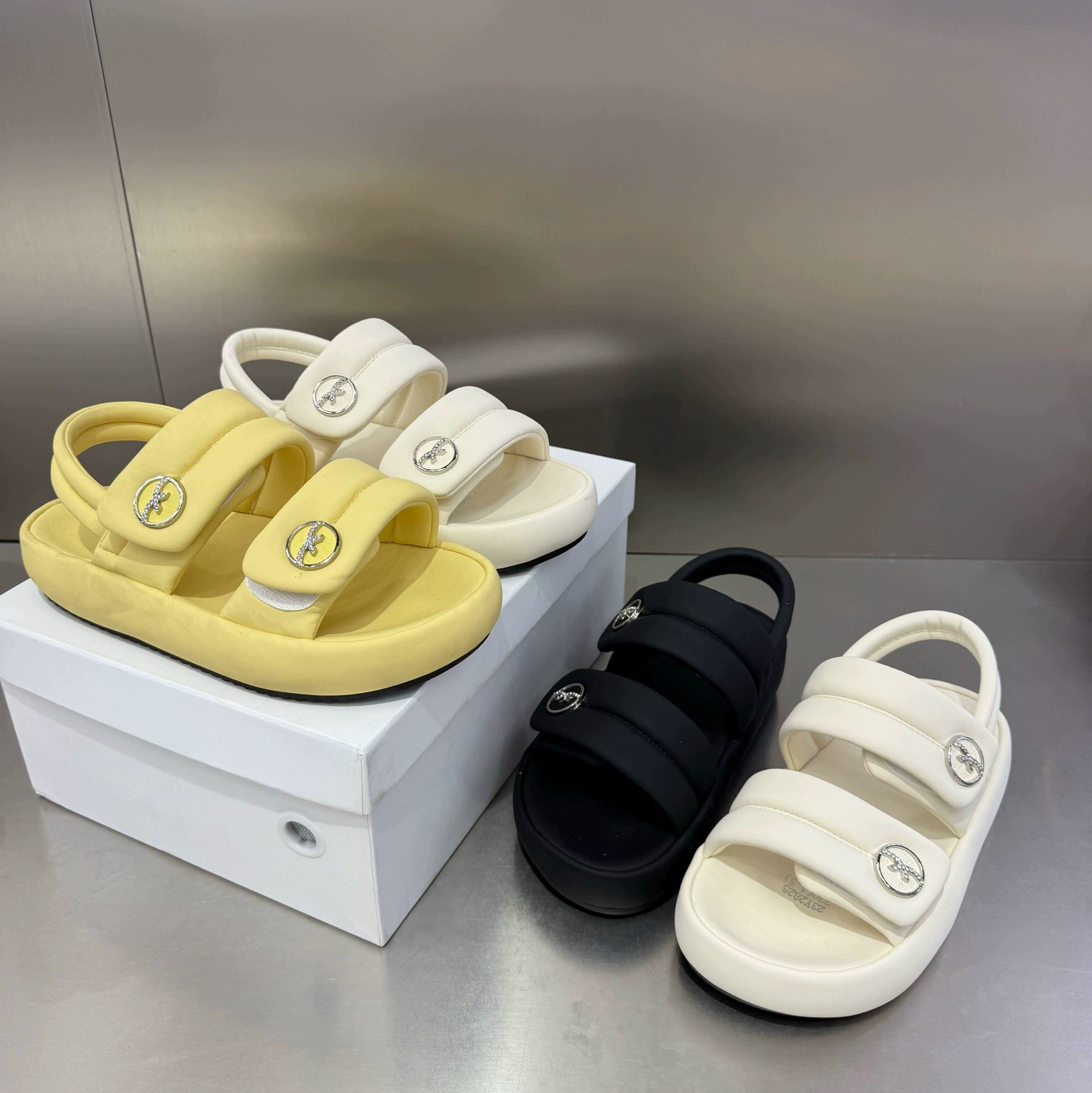 断码秒杀新款魔术贴外穿时尚百搭休闲凉拖鞋软底沙滩鞋厚底一字拖